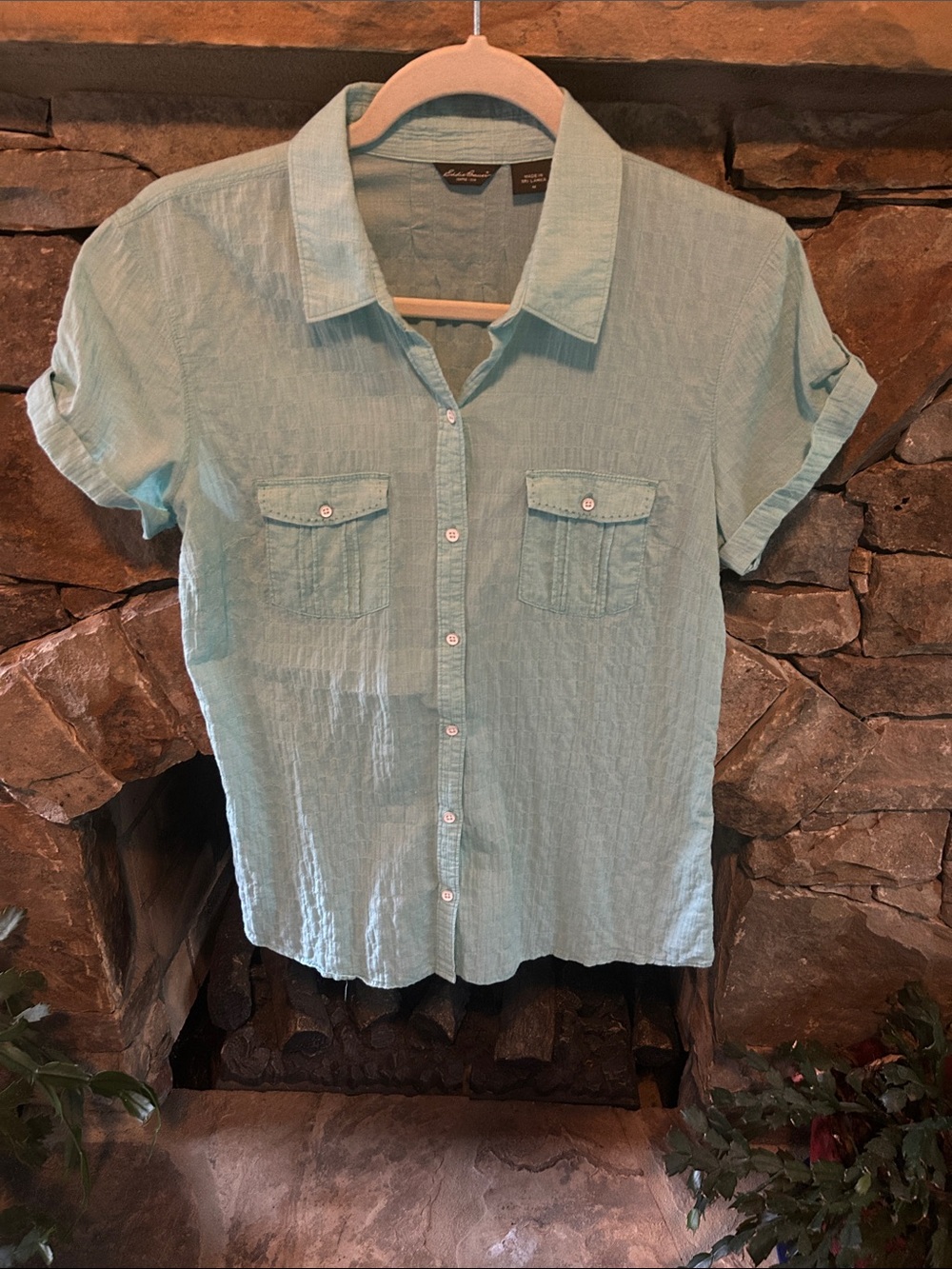 Eddie Bauer Short-Sleeve Button-Down Shirt in Light Aqua; Lightweight; Size M